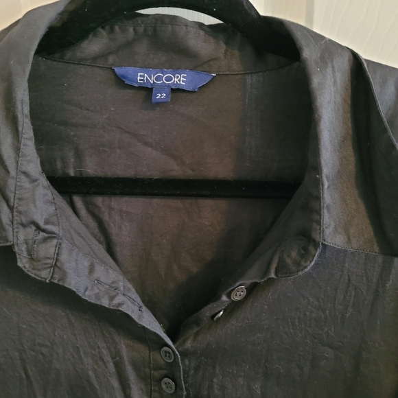 Black short sleeved blouse - Picture 3 of 6